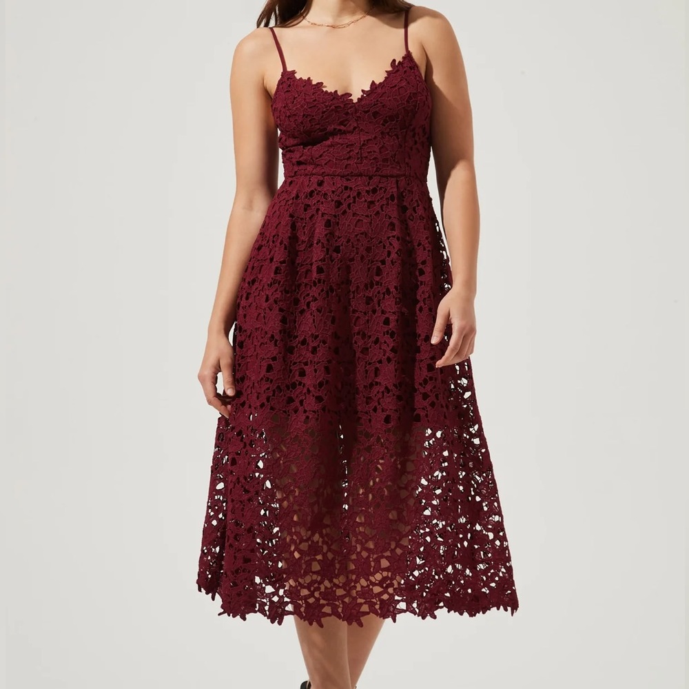 ASTR LACE A LINE MIDI DRESS